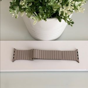 Apple 44mm Modern Leather Loop in Stone